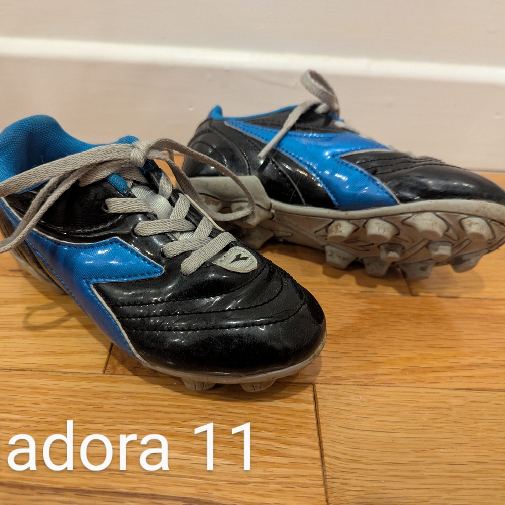 Diadora Kids Soccer Shoes 11 - Black and Blue